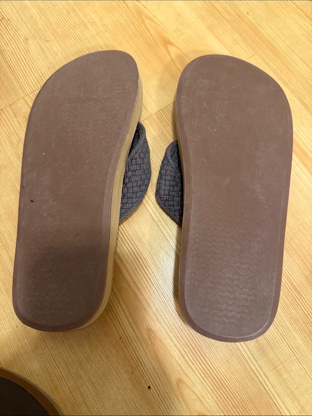 Vineyard Vines Navy Woven Strap Tan Footbed Flip Flops - Picture 5 of 8